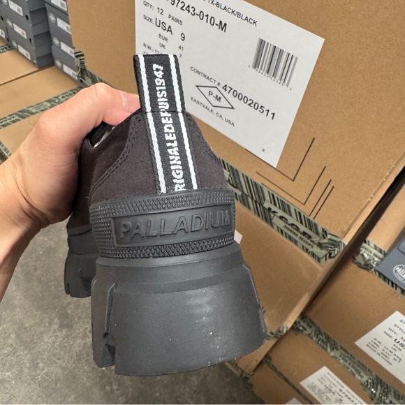 Palladium Revolt Lo Tx Black Low Sneaker Boot 97243-010 Chunky Size 8.5 ONLY - Picture 5 of 10